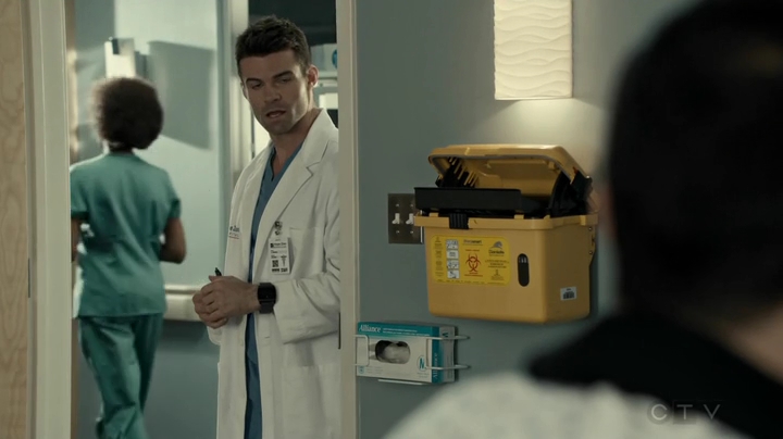 VampireDiariesWorld_dot_nl-SavingHope3x12-743.jpg
