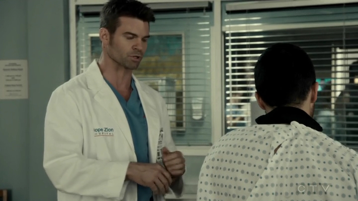 VampireDiariesWorld_dot_nl-SavingHope3x12-761.jpg