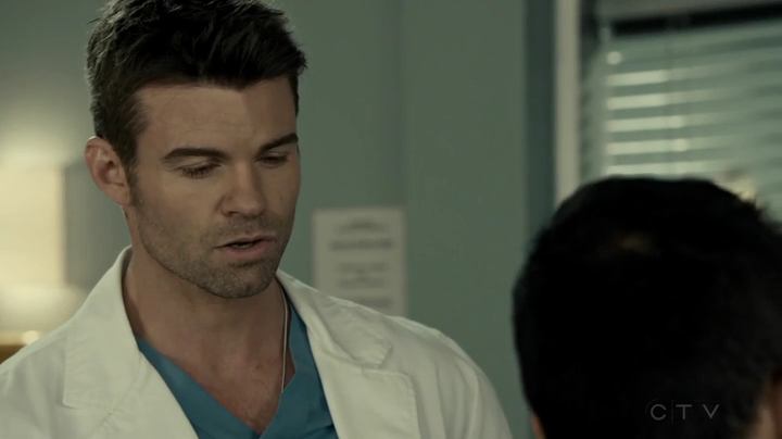 VampireDiariesWorld_dot_nl-SavingHope3x12-774.jpg