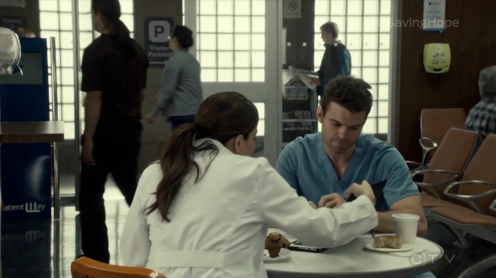 VampireDiariesWorld_dot_nl-SavingHope3x14-027.jpg