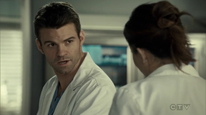 VampireDiariesWorld_dot_nl-SavingHope3x15-1042.jpg