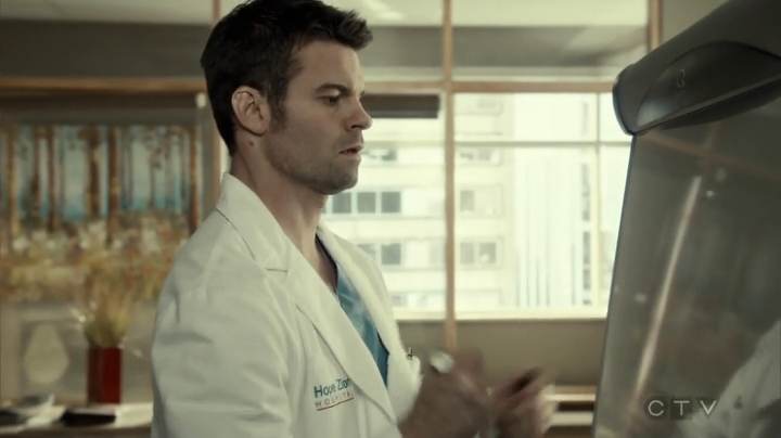 VampireDiariesWorld_dot_nl-SavingHope3x15-1416.jpg