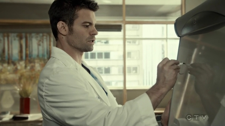 VampireDiariesWorld_dot_nl-SavingHope3x15-1417.jpg