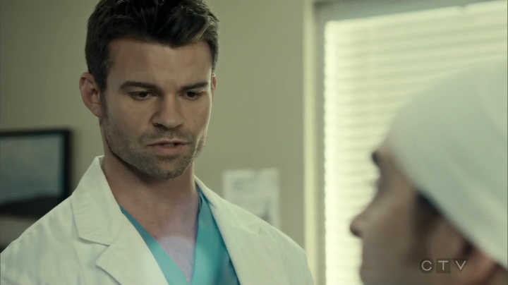 VampireDiariesWorld_dot_nl-SavingHope3x15-1919.jpg