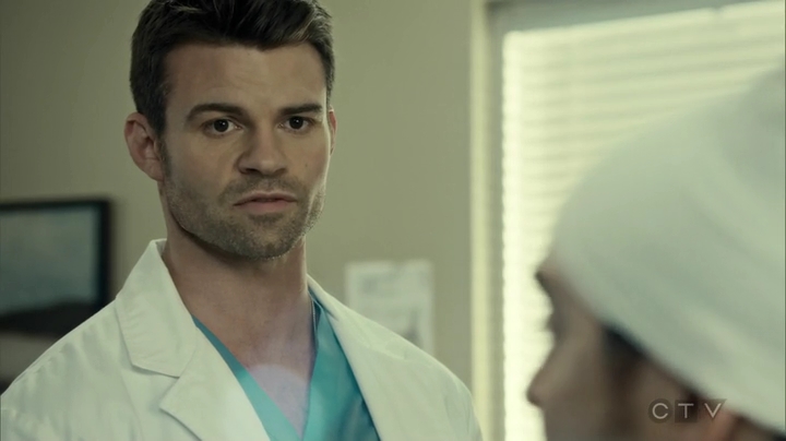 VampireDiariesWorld_dot_nl-SavingHope3x15-1935.jpg