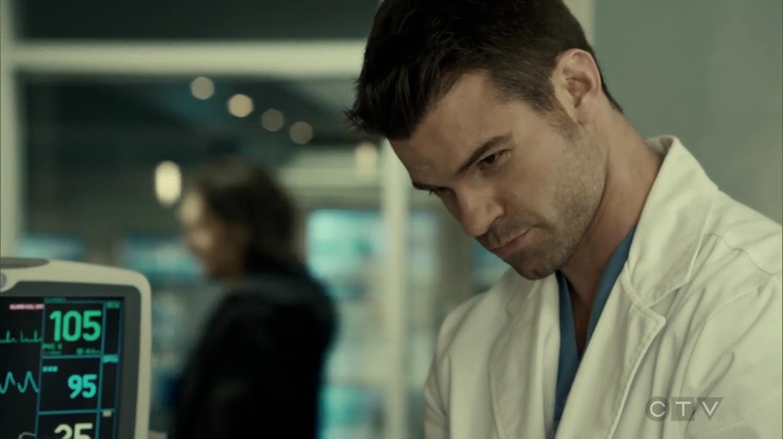 VampireDiariesWorld_dot_nl-SavingHope3x15-567.jpg