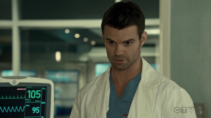 VampireDiariesWorld_dot_nl-SavingHope3x15-587.jpg