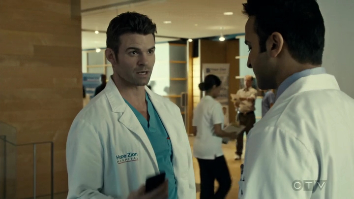 VampireDiariesWorld_dot_nl-SavingHope3x16-1588.jpg