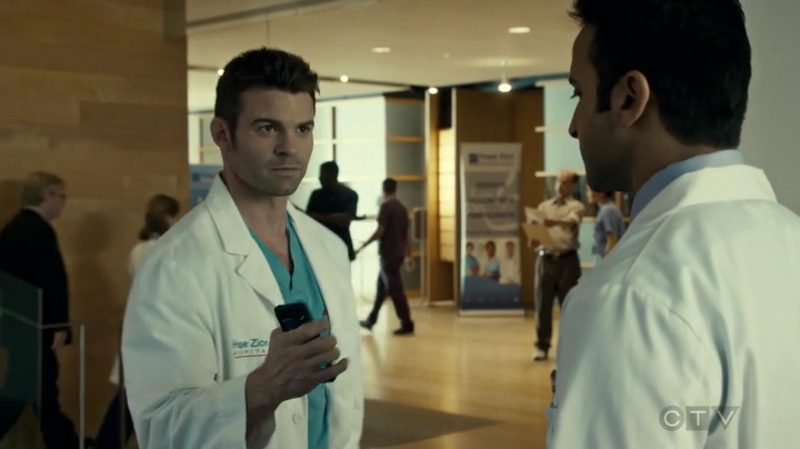 VampireDiariesWorld_dot_nl-SavingHope3x16-1590.jpg