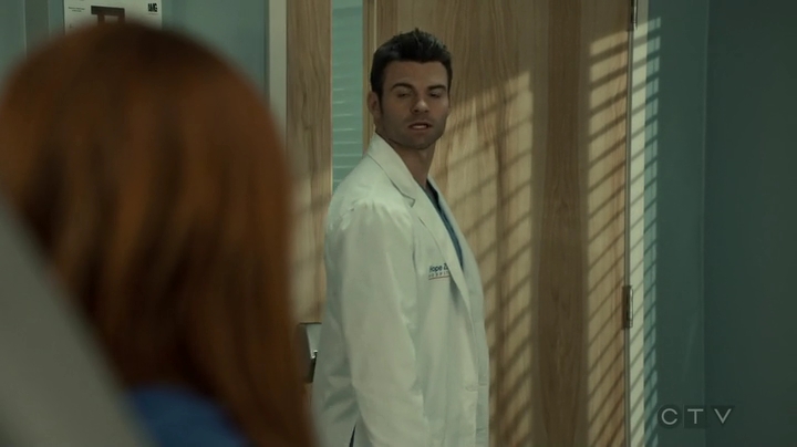 VampireDiariesWorld_dot_nl-SavingHope3x16-1774.jpg