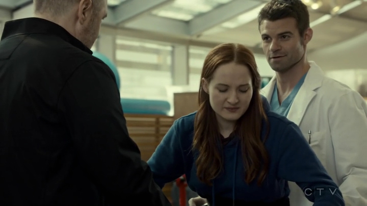 VampireDiariesWorld_dot_nl-SavingHope3x16-2125.jpg
