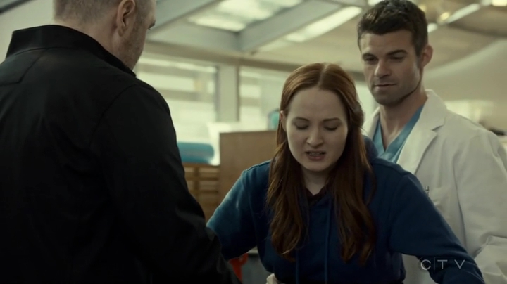 VampireDiariesWorld_dot_nl-SavingHope3x16-2127.jpg