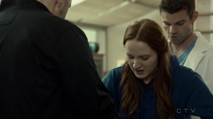 VampireDiariesWorld_dot_nl-SavingHope3x16-2143.jpg