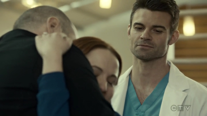 VampireDiariesWorld_dot_nl-SavingHope3x16-2190.jpg