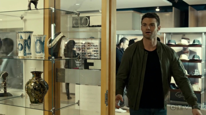 VampireDiariesWorld_dot_nl-SavingHope3x16-2466.jpg