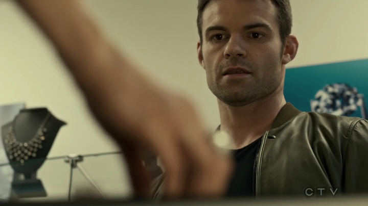 VampireDiariesWorld_dot_nl-SavingHope3x16-2481.jpg