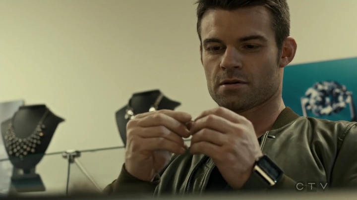VampireDiariesWorld_dot_nl-SavingHope3x16-2486.jpg