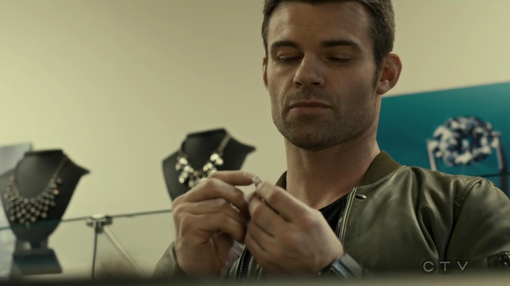 VampireDiariesWorld_dot_nl-SavingHope3x16-2500.jpg