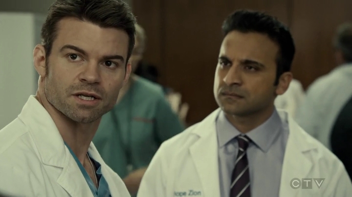 VampireDiariesWorld_dot_nl-SavingHope3x16-336.jpg