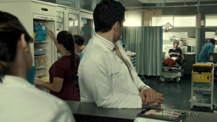 VampireDiariesWorld_dot_nl-SavingHope3x16-414.jpg