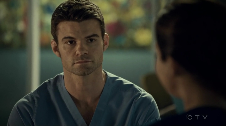 VampireDiariesWorld_dot_nl-SavingHope3x17-2455.jpg