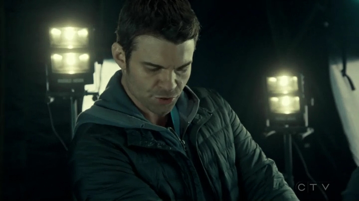 VampireDiariesWorld_dot_nl-SavingHope3x18-1820.jpg
