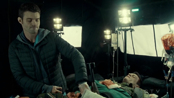 VampireDiariesWorld_dot_nl-SavingHope3x18-1838.jpg