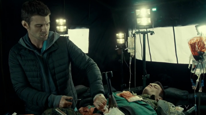 VampireDiariesWorld_dot_nl-SavingHope3x18-1839.jpg