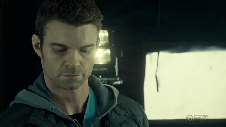 VampireDiariesWorld_dot_nl-SavingHope3x18-1848.jpg