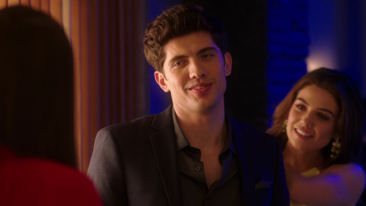 VampireDiariesWorld-dot-NL_FamousInLove2x05-1216.jpg