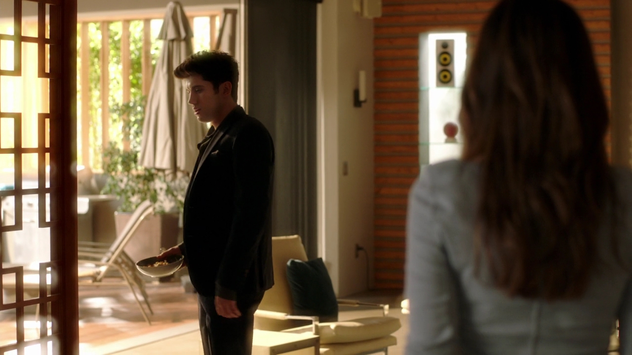 VampireDiariesWorld-dot-NL_FamousInLove2x06-0701.jpg