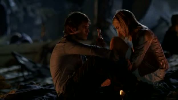 VampireDiariesWorld-dot-org_Lost-1x01PilotPart1-00070.jpg