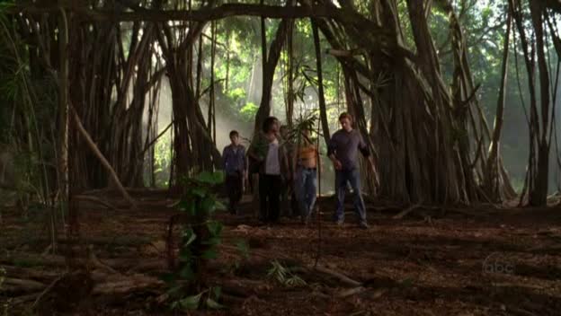 VampireDiariesWorld-dot-org_Lost-1x02PilotPart2-00148.jpg