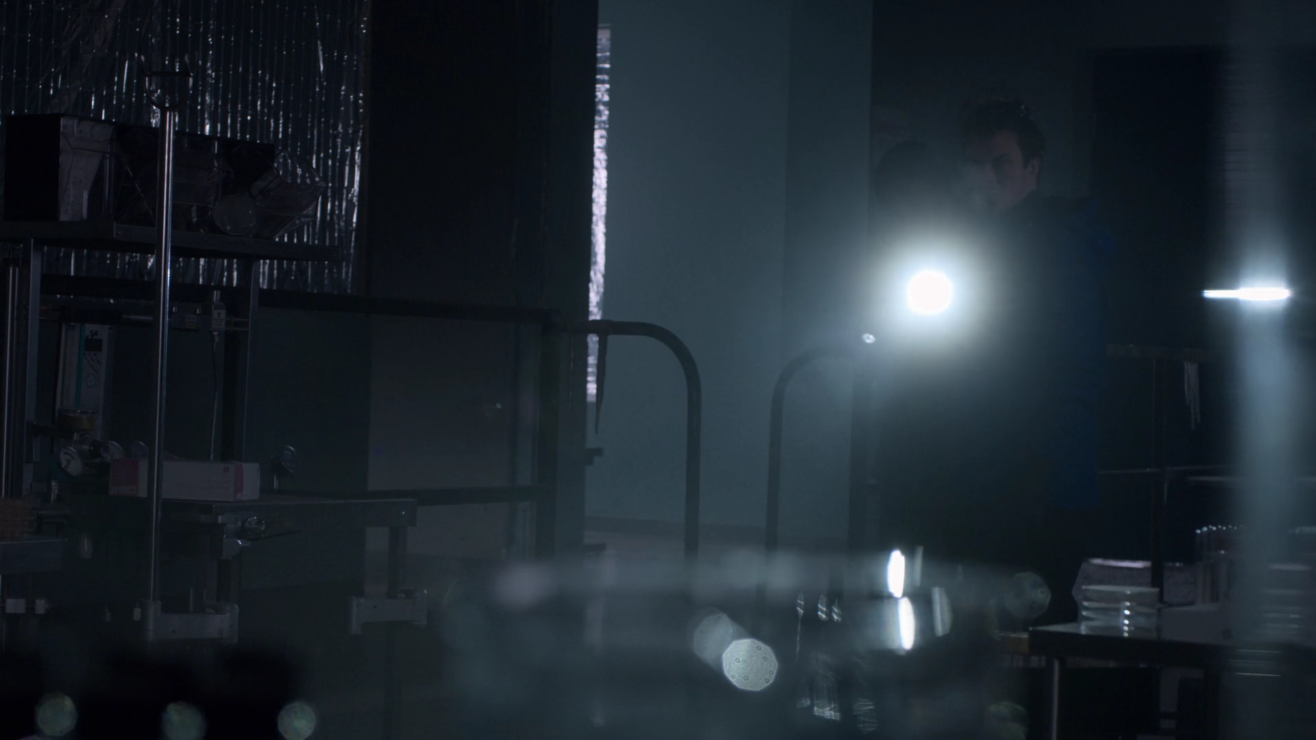 VampireDiariesWorld-dot-nl_V-Wars1x01-0502.jpg VampireDiariesWorld-dot-nl_V-Wars1x01-0502.jpg