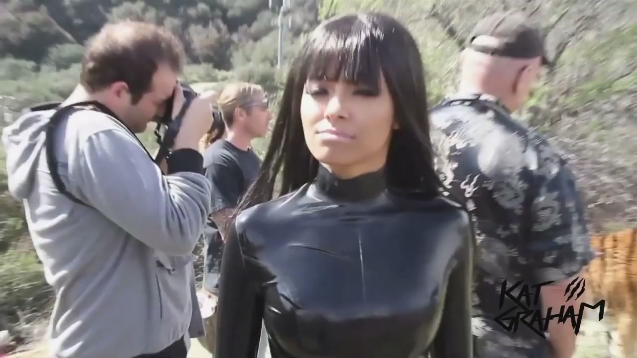 vampirediariesworld_dot_org--IWantItAll-BTS0009.jpg