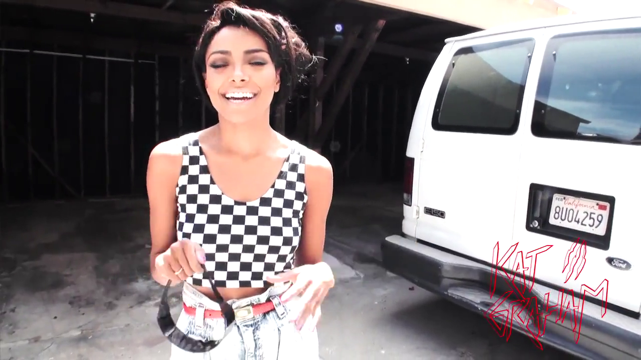 VampireDiariesWorld-dot-org_Sassy-MusicVideo_BehindTheScenes-Captures00029.png