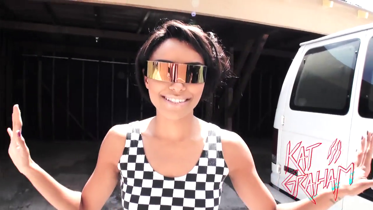 VampireDiariesWorld-dot-org_Sassy-MusicVideo_BehindTheScenes-Captures00139.png
