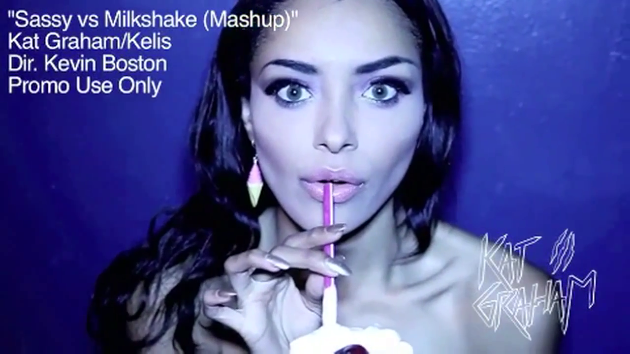 VampireDiariesWorld-dot-org_SassyMilkshake_Mashup-Captures00013.png