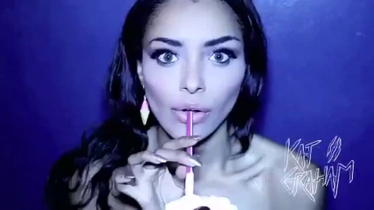 VampireDiariesWorld-dot-org_SassyMilkshake_Mashup-Captures00016.png