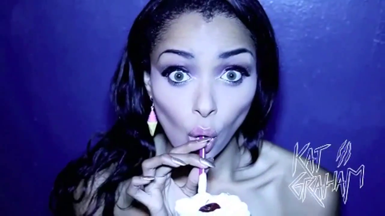 VampireDiariesWorld-dot-org_SassyMilkshake_Mashup-Captures00022.png