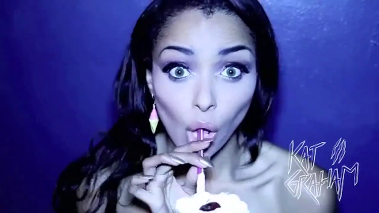 VampireDiariesWorld-dot-org_SassyMilkshake_Mashup-Captures00025.png