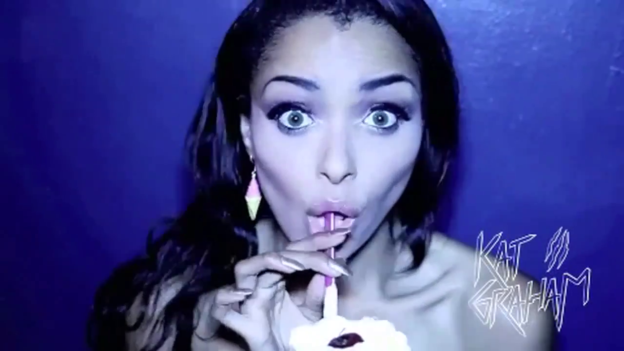 VampireDiariesWorld-dot-org_SassyMilkshake_Mashup-Captures00050.png