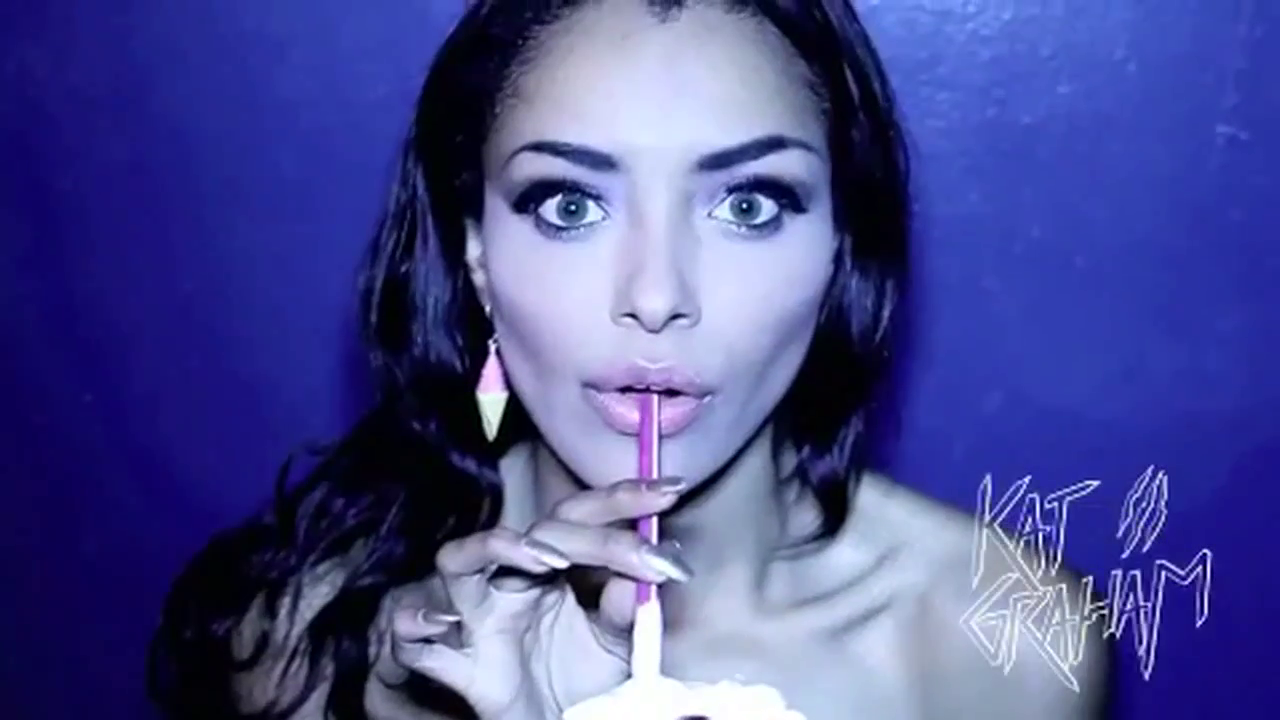 VampireDiariesWorld-dot-org_SassyMilkshake_Mashup-Captures00090.png