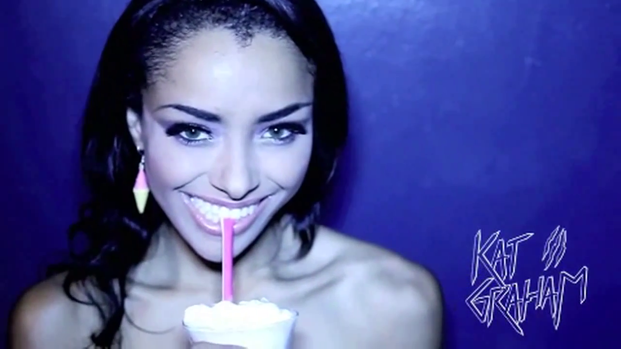 VampireDiariesWorld-dot-org_SassyMilkshake_Mashup-Captures00092.png
