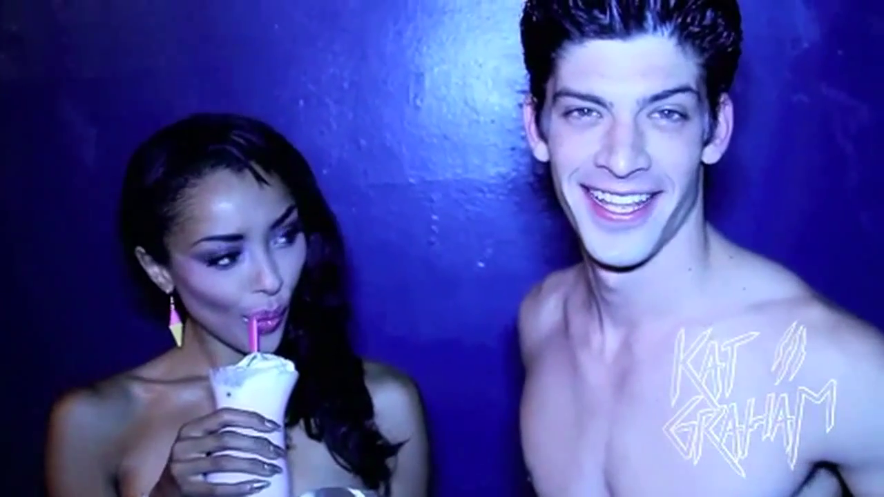 VampireDiariesWorld-dot-org_SassyMilkshake_Mashup-Captures00160.png