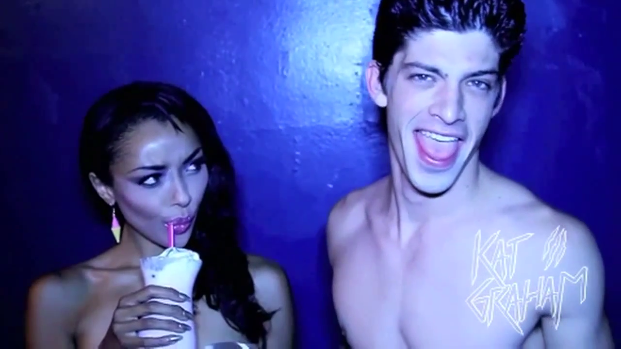 VampireDiariesWorld-dot-org_SassyMilkshake_Mashup-Captures00161.png