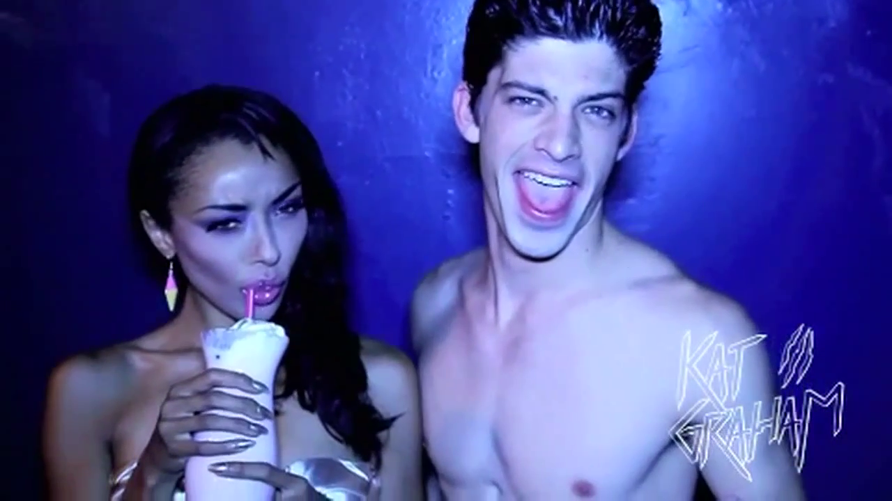 VampireDiariesWorld-dot-org_SassyMilkshake_Mashup-Captures00162.png