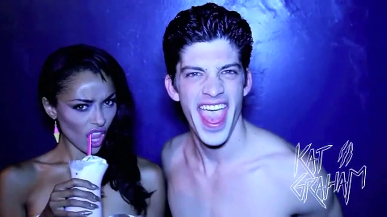 VampireDiariesWorld-dot-org_SassyMilkshake_Mashup-Captures00177.png