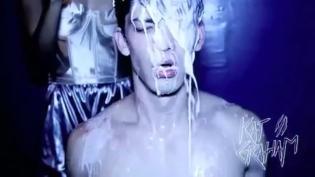 VampireDiariesWorld-dot-org_SassyMilkshake_Mashup-Captures00197.png