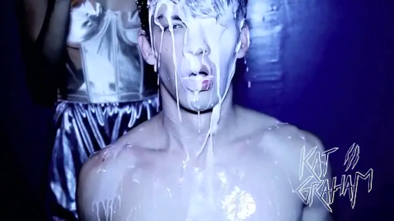 VampireDiariesWorld-dot-org_SassyMilkshake_Mashup-Captures00211.png